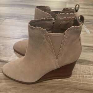 Copper Key Women's Tan Suede Wedge Ankle Boots size 8.5 new